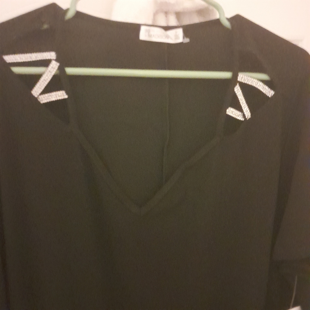 WOMENS SHORT SLEEVE BLACK 3X PLUS SIZE BLOUSE V NECKLINE W/ ZIGZAG SILVER BEADS